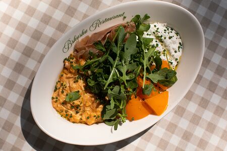 Скрэмбл с прошутто и старачателлой