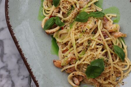 Спагетти с креветкой и кальмаром под соусом Маскарпоне