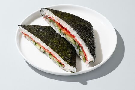 Суши-сэндвич с лососем