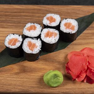 Маки с лососем