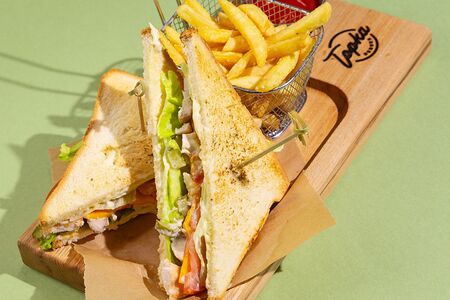 Сэндвич с курицей су-вид и соусом Айоли 