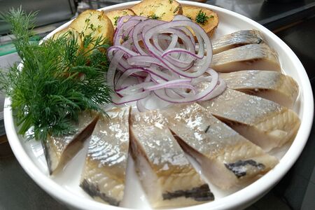 Сельдь пряного посола с картофелем 