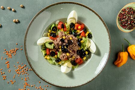 Салат с тунцом