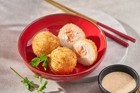 Рисовые шарики с лососем