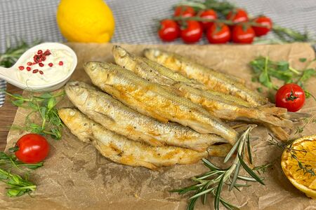 Корюшка с соусом тартар