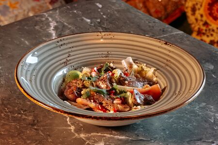 Салат с куриной печенью