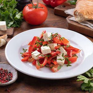 Салат с сыром брынзой