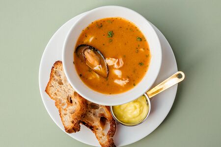 Марсельская уха с морепродуктами 