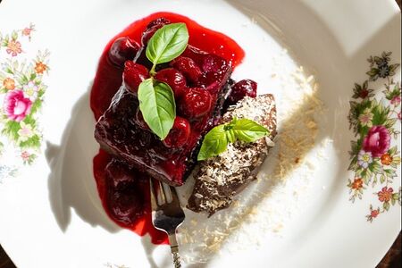 Вишневый кейк с шоколадным муссом