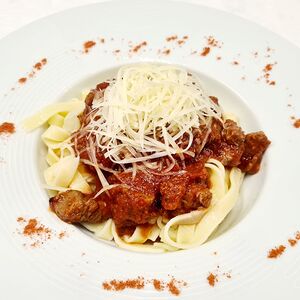 Паста с телятиной в томатном соусе