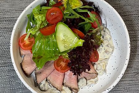 Салат с ростбифом и белыми грибами