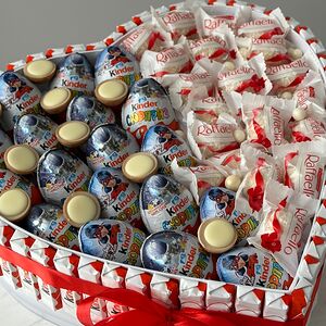 Сердце огромное с шоколадками Kinder