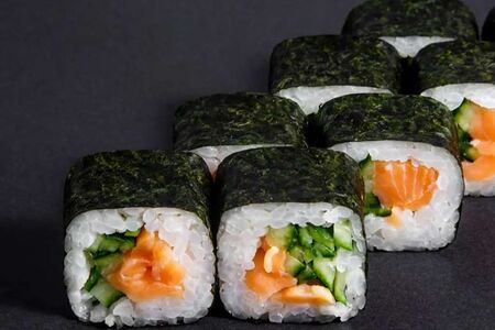 Ролл Копченый лосось, огурец