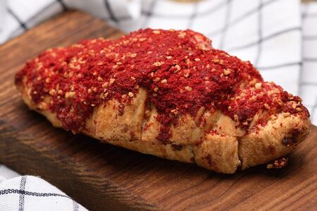 Круассан с клубникой королевский