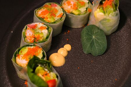 Легкий ролл с креветкой