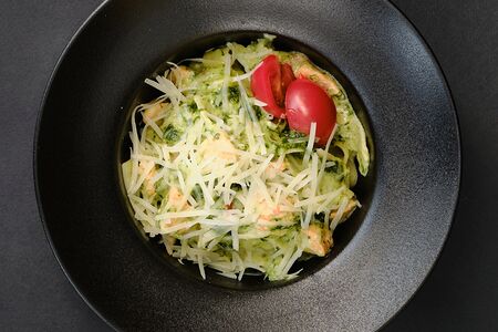 Феттуччине с лососем и шпинатом