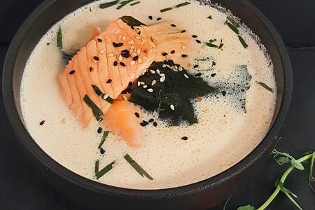 Сливочный суп с лососем