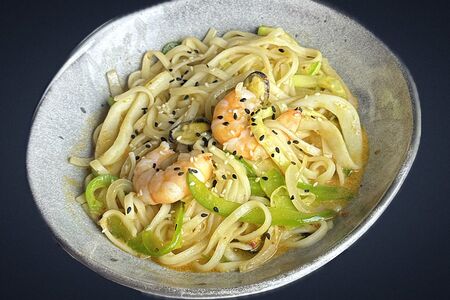 Удон с морепродуктами