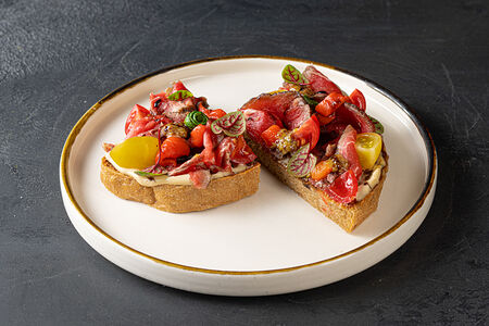 Брускетта с ростбифом