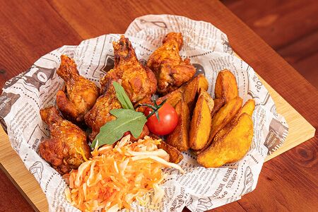 Курица во фритюре с картофелем 