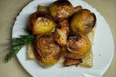 Картошка на мангале с салом