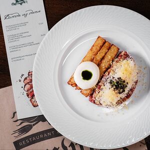 Тартар из оленя с домашними хашбраунами