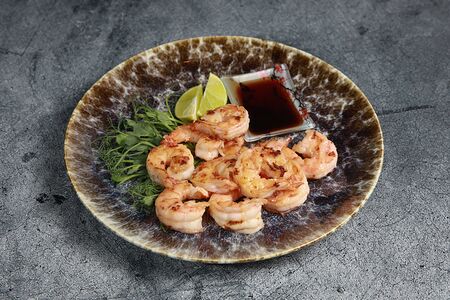 Жареные тигровые креветки