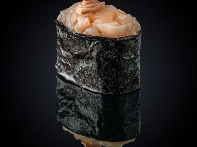 Гункан с гребешком