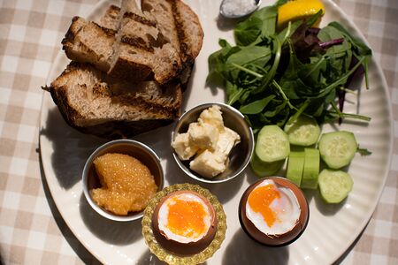 Яйца всмятку с щучьей икрой