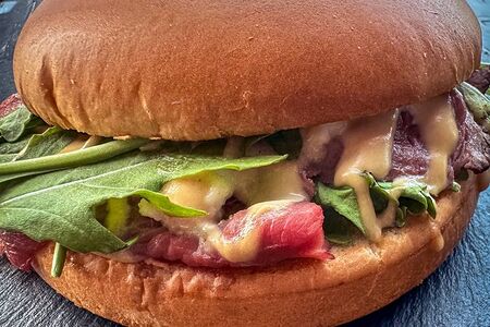 Панино бургер с ростбифом