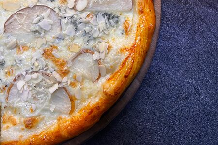 Пицца Горгондзола