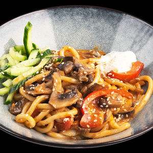 Лагман грибной жареный