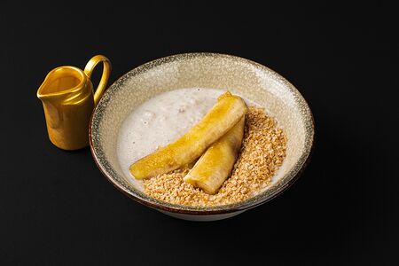 Рисовая каша на банановом молоке с карамельным бананом