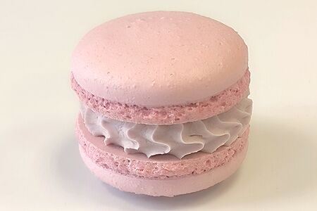 Макарон Черная смородина 