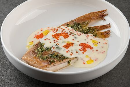 Крыло ската в сливочно-икорном соусе