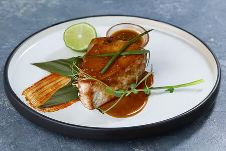 Стейк из тунца в соусе кобо мисо