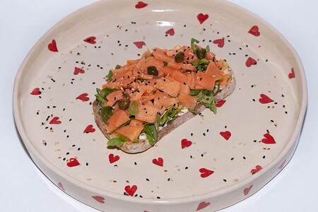 Брускетта с лососем