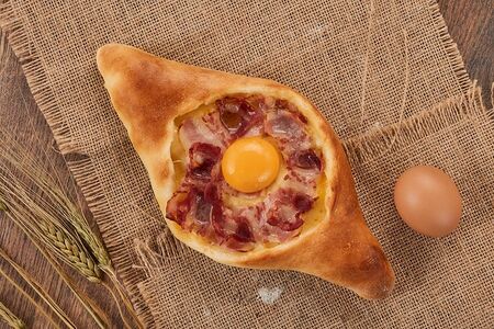 Хачапури по-аджарски с беконом