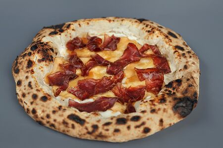 Груша, горгонзола, бастурма