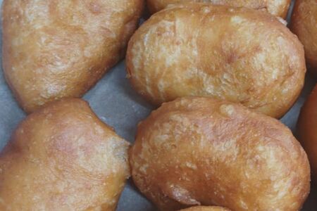 Жареный пирожок с картошкой