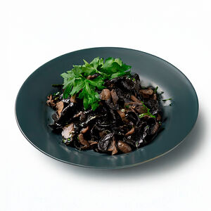 Салат с черными грибами 