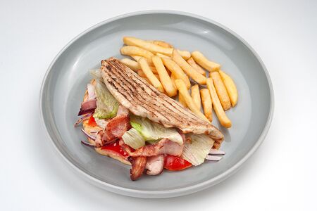 Питаки с курицей и беконом