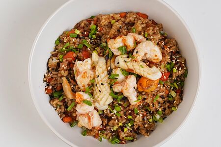 Чесночный рис с морепродуктами