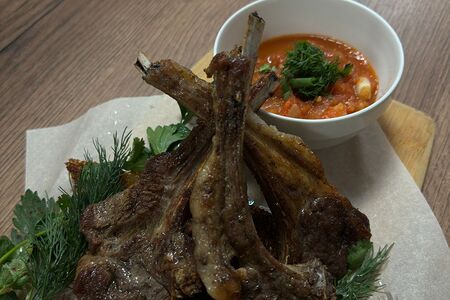 Седло Ягненка с помидорами конкассе