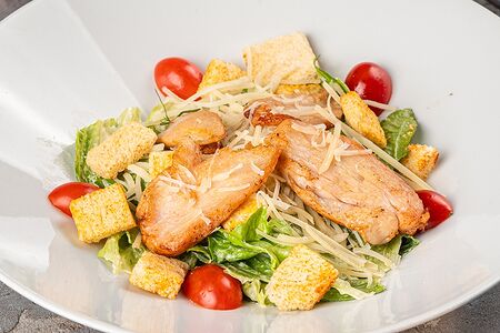 Салат Цезарь с курицей