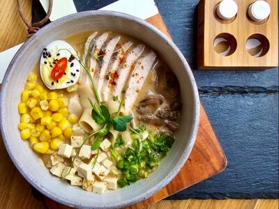 Кунжутный рамен с цыпленком 