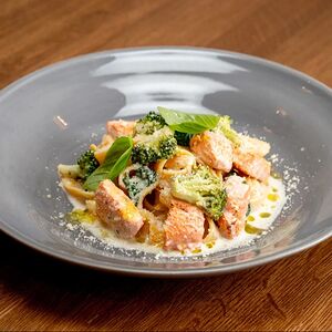 Тальятелле с форелью и брокколи