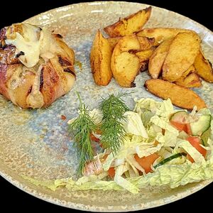 Мешочки из свинины в беконе