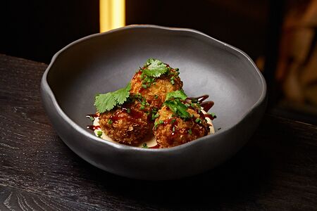 Крокеты из угря с соусом бонито