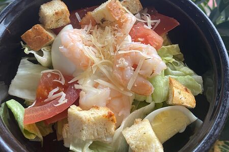 Салат Цезарь с креветками 